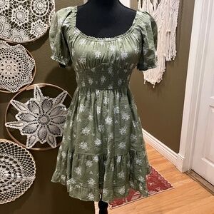 Heperus Green Floral Smocked Puff Sleeve Mini Dress – Size M